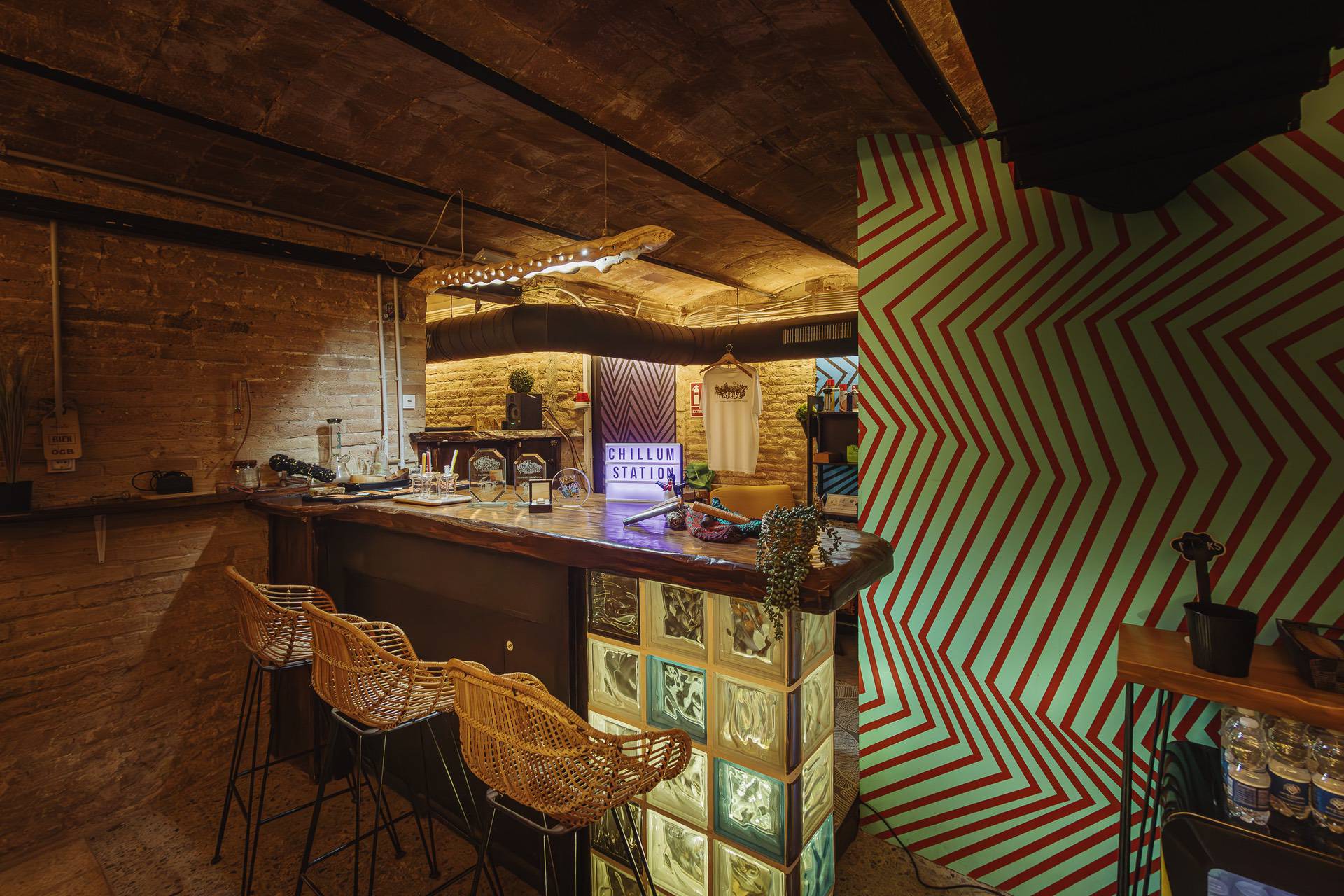 Stilvoller Dispensary-Bereich im Cannabis-Club Cultura in Barcelona
